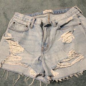 Mid- rise boyfriend shorts